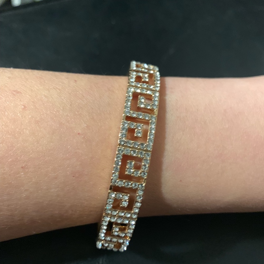 Beautiful Classy Bracelet - Picture 2 of 7